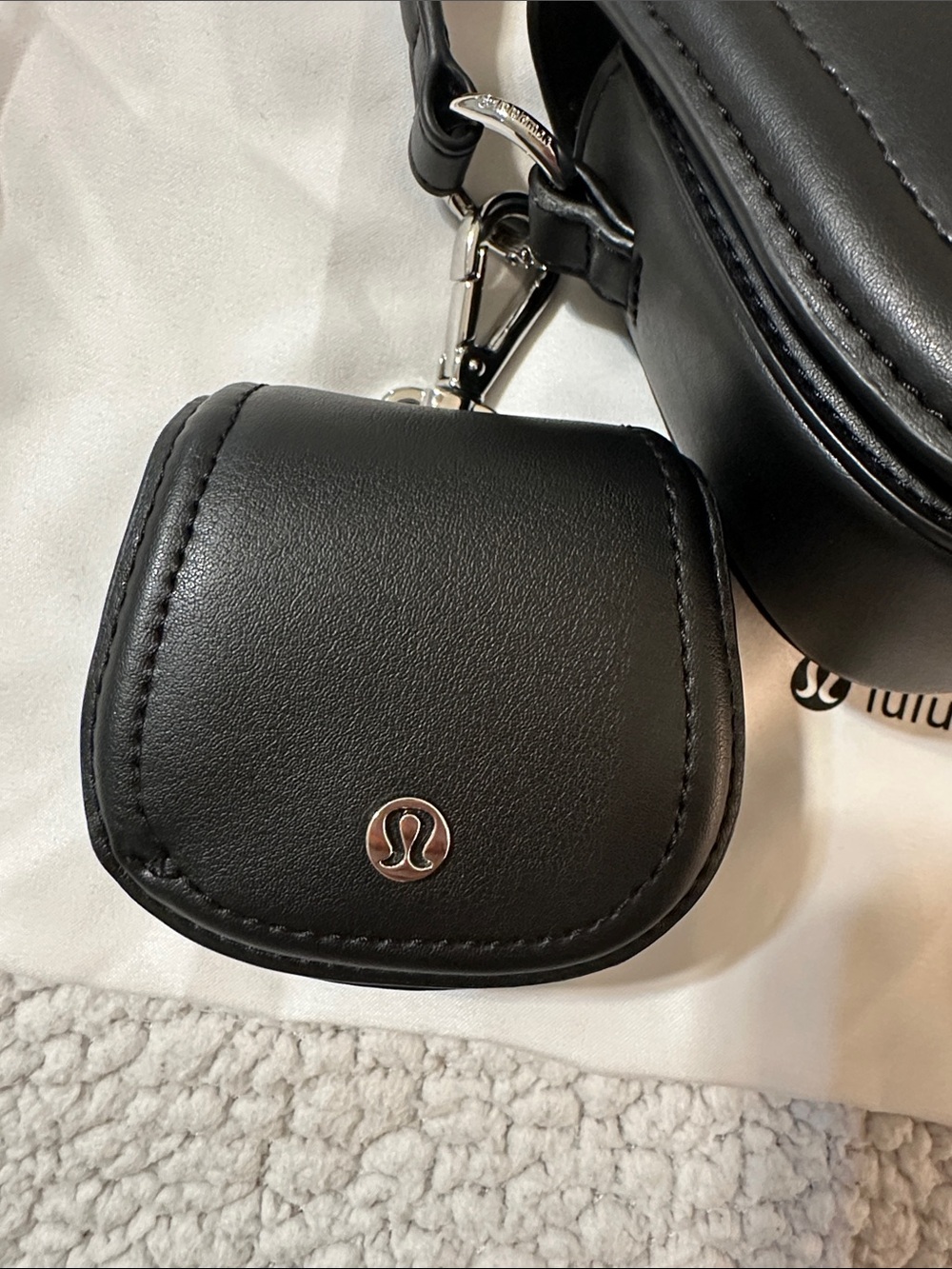 lululemon athletica Leather Alternative Mini Bag 1.2 L - Picture 4 of 12